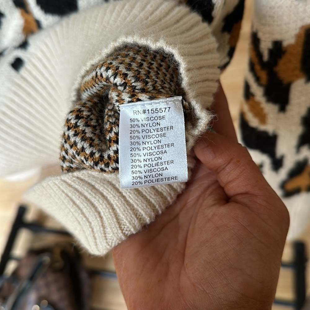 Leopard Print Open Back Sweater - Picture 6 of 11